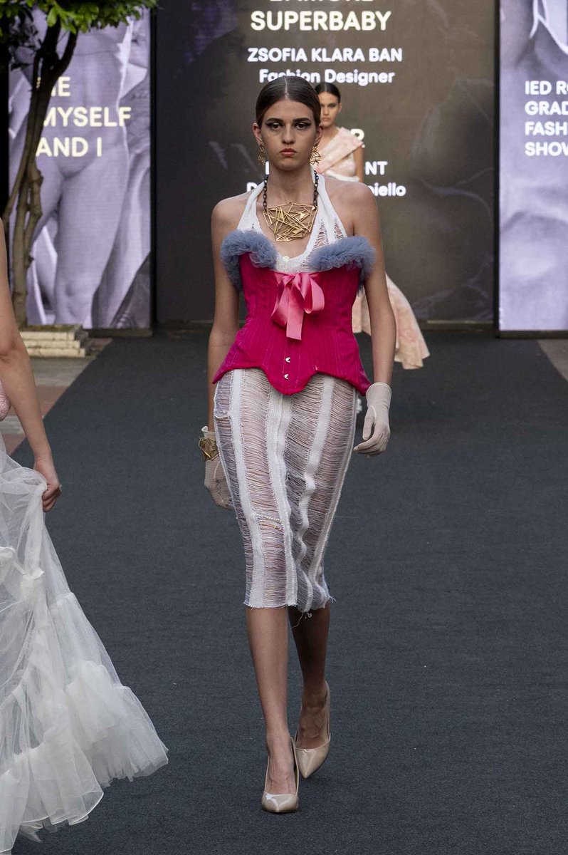 Me, myself and I - Ied Roma Graduate Fashion Show 2023

#IEDmoda #fashiondesign #jewelrydesign #fashionshow 

 fashionpress.it/me-myself-and-…