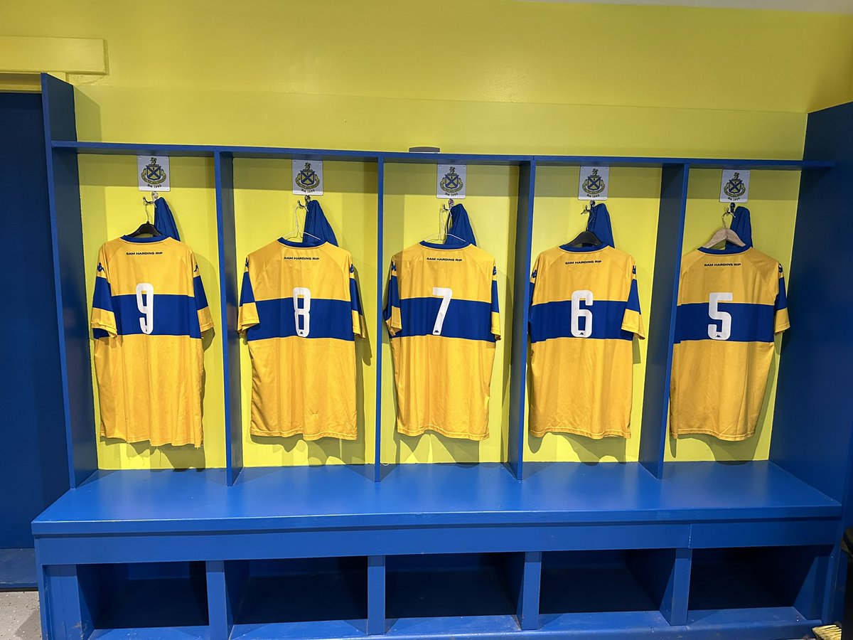 AshtonAthletic's tweet photo. All set for tonight’s game 💛💙

#SamHarding https://t.co/3AA9MyDkbZ