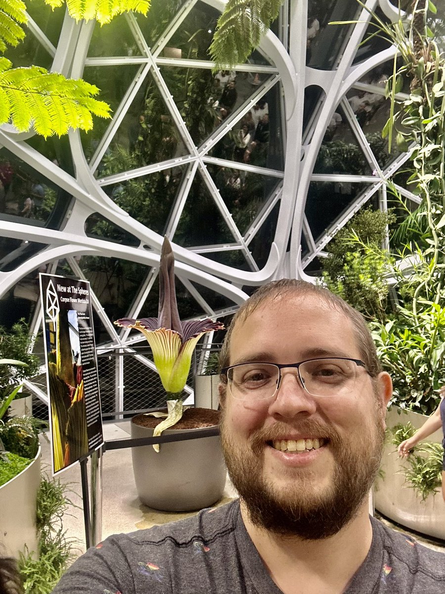 codingwcookie's tweet image. I went and saw the corpse flower last night. seattlespheres.com/corpse-flower