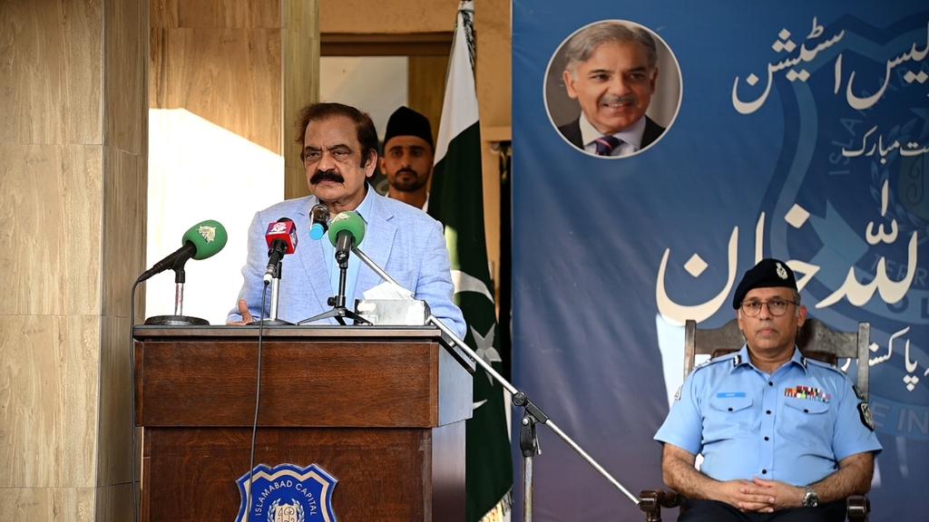ICT_Police's tweet photo. اسلام آباد میں ویمن پولیس اسٹیشن کی نئی عمارت کا سنگ بنیاد ۔
 وفاقی وزیر داخلہ راناثناءاللہ خان نے آئی سی سی پی او اکبر ناصر خاں کے ہمراہ نئی عمارت کا سنگ بنیاد رکھا۔
نئی عمارت اسٹیٹ آف دی آرٹ اور خواتین کے لیے ہر قسم کی سہولیات سے آراستہ ہوگی۔وفاقی وزیر داخلہ
⏬ https://t.co/wAfGwgKP5r
