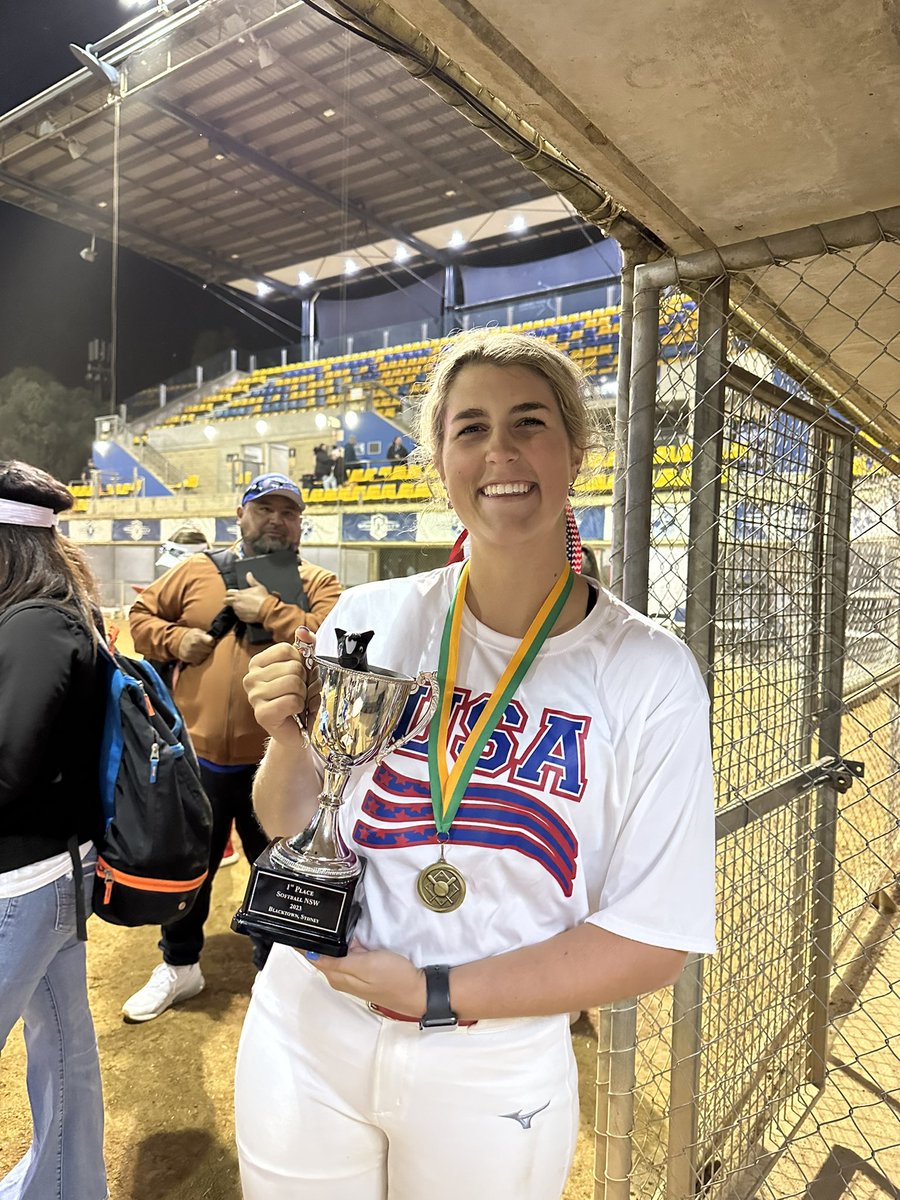 SamanthaDodds_'s tweet photo. Bringing the gold back to the sipp! @GHSMAVSsoftball @BriannaDollar @SMWCsb https://t.co/caTw2lh7IC