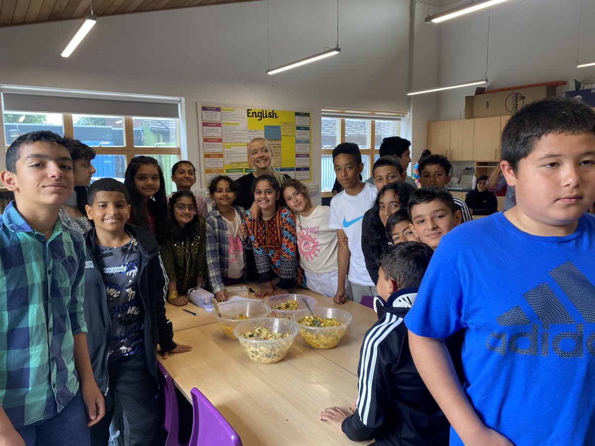 6SW have had such a wonderful day completing our food DT project. We made four different types of couscous based on our vast and varied heritage. Well done guys, you were fantastic! @MissBakewell1 @SChoudurybegum @CliftonPrim