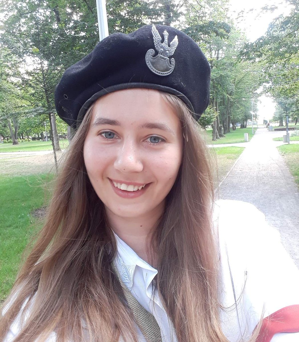 JanDlugosz1415's tweet photo. W pisowskiej Polsce ta 21-letnia Marika siedzi w więzieniu za próbę wyrwania tęczowej torby sodomitów o wartości 15 zł. Została skazana na 3 lata bezwzględnego pozbawienia wolności. A zaraz wyjdzie jakiś 🤡 Żaryn i będzie pisał o reżimie białoruskim... 
https://t.co/riM5ouNP42 https://t.co/fovjsnmtlr