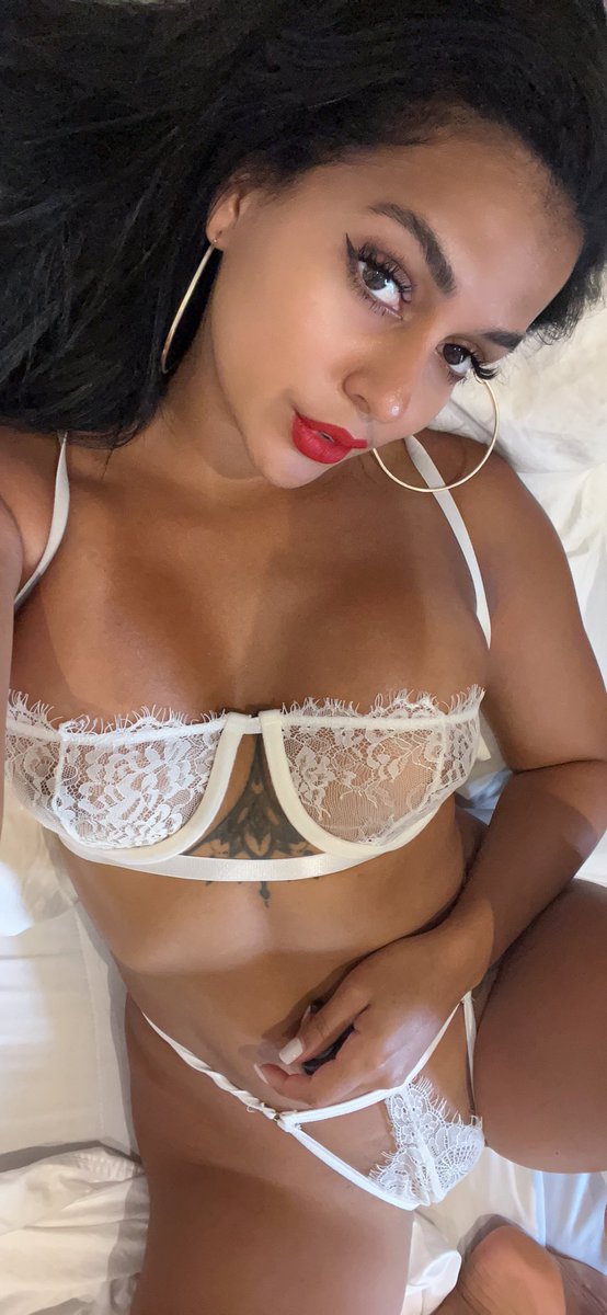 shanna_hernande's tweet photo. OMG hoy haré show en vivo en miOF a las 9pm 

OMG today I will do a live show on miOF at 9pm https://t.co/kyj6WaveLB
