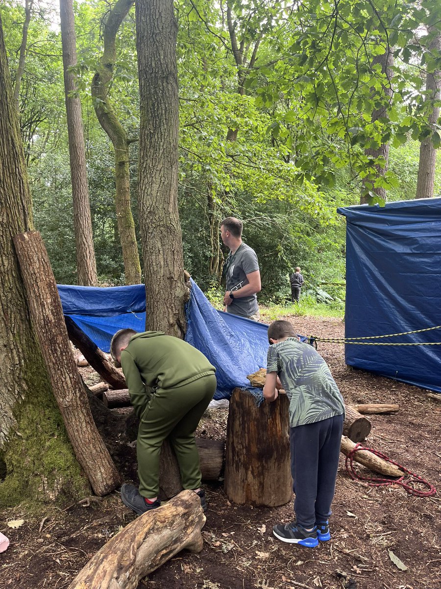 MissEParsons's tweet photo. We’ve been learning survival skills and building our own shelters during our Survivor challenge ⛺️ @PrimaryElaine @TanzaniteEPS @ElmEPS @IPAT_Edu https://t.co/aUOg5R8clX