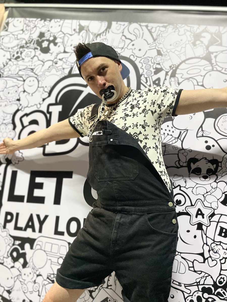 lildevelo's tweet photo. Had an awesome time at @ABUNappies ABDL meet and great. 

Thanks to @KribTheRebel for this cool pic too. https://t.co/TFND3DjuC3