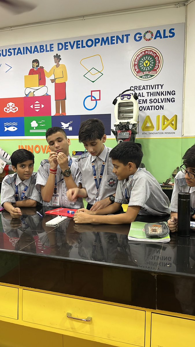 21karki's tweet photo. “There is no innovation and creativity without failure”
Students of VIII block being involved in circuit designing using RGB LEDs during their creativity session of ATL. 

@NITIAayog @cbseindia29 @vividh87 https://t.co/q26OKSAPf0