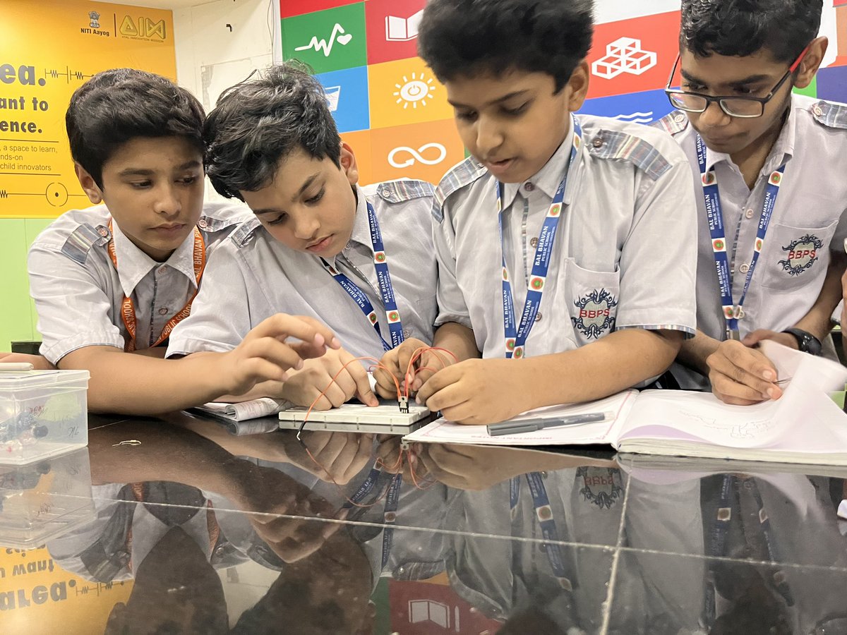 21karki's tweet photo. “There is no innovation and creativity without failure”
Students of VIII block being involved in circuit designing using RGB LEDs during their creativity session of ATL. 

@NITIAayog @cbseindia29 @vividh87 https://t.co/q26OKSAPf0