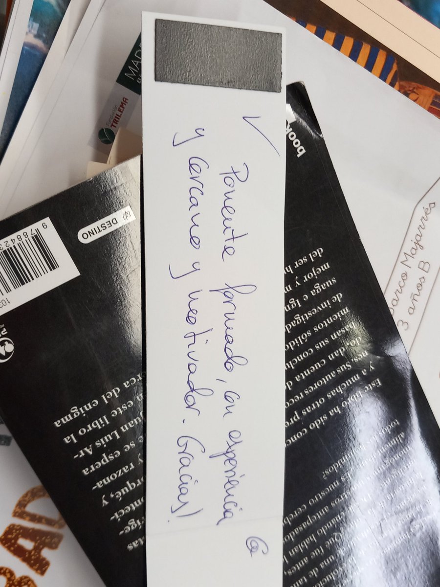 VegaVegah's tweet photo. Un curso más reflexionando sobre el trabajo en equipo de formación de @trilemaedu,#impactando #somosmejoresjuntos gracias @MartinVarelaDav por ese marcapáginas que nos define y deja huella y gracias @carmenpellicer_ https://t.co/EhnCv0XLWQ