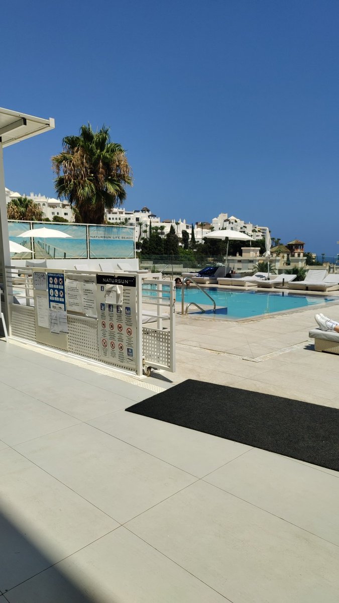 Rangemfl's tweet photo. After a long day of travelling Y10 got to enjoy the pool and the majestic views. Wilson, 2023 https://t.co/321QdtXCwW
