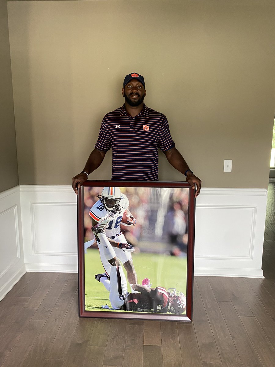 Hey everyone, and War Eagle! It has been 10 years since one of the biggest turnaround seasons in college football history. 2013 was a special year for the Auburn family. In honor of that year, I will be raffling off my Texas A&amp;M stiff arm picture! I will personally deliver to you