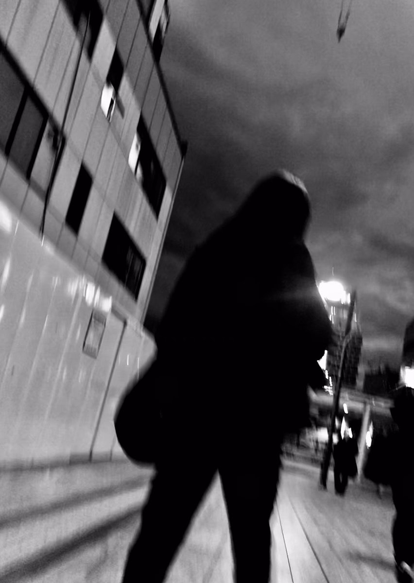 曇りの夜
Cloudy Evening

#キリトリセカイ
#キリトリ世界
#キリトリノセカイ
#写真好きな人と繋がりたい
#photo
#photograph
#photography
#monochrome
