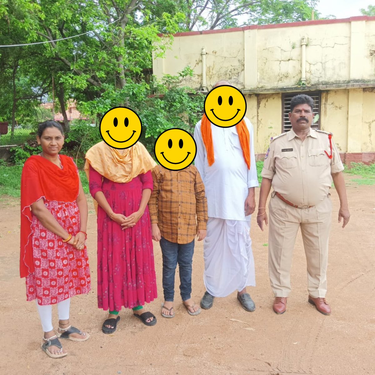 tg_womensafety's tweet photo. #OperationMuskaan9 team &amp; @ts_ahtuofficial team #Adilabad traced a missing 11 years old Child along with his mother. The missing case was reported in 2021 April in the limits of Ichoda Police Station, Adilabad. 

#Children #WomenSafetyWing #AHTU #Telangana #Childhood #Child https://t.co/wf9MMcOoPT