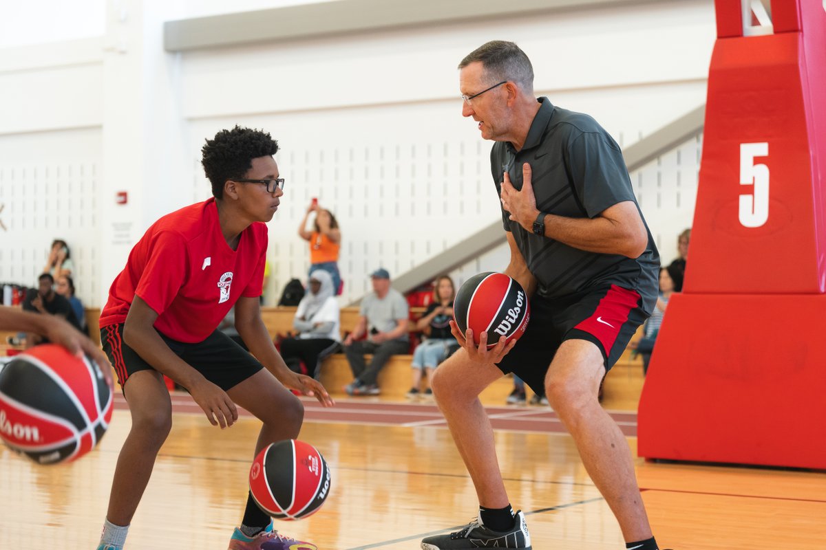 chicagobulls's tweet image. Our Bulls Kid Nation Youth Hoops Summer Camp is going strong back in Chicago!

We got #BullsFest Youth Hoops clinics coming up with Nate Robinson, Horace Grant, and more! 👀

Learn more ➡️ bit.ly/3DdBUee
