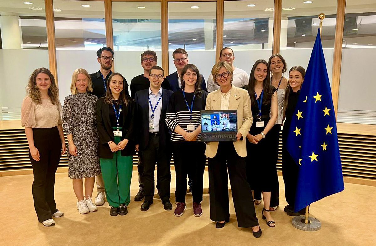 PiaAhrenkilde's tweet photo. Lovely & fruitful exchange with our #DGCOMM trainees today in our HQ #Schuman room & online from the ground!
Their fresh perspectives have been truly invaluable to DG COMM & 🇪🇺@EU_Commission as a whole.
Warm🙏for great work in the past 5 months & best of luck for the future! https://t.co/sRkJYhbrX9