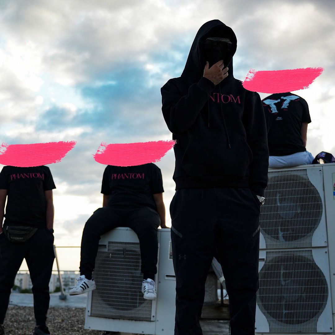 ManySantana_'s tweet image. J’ai été chercher parmi les 90 premières personnes qui ont tweeté sur moi. Ils recevront bientôt un t-shirt « Phantom » et une version CD 💿

J’ai décidé d’offrir un pack supplémentaire et collector à une personne dans les citations de ce tweet