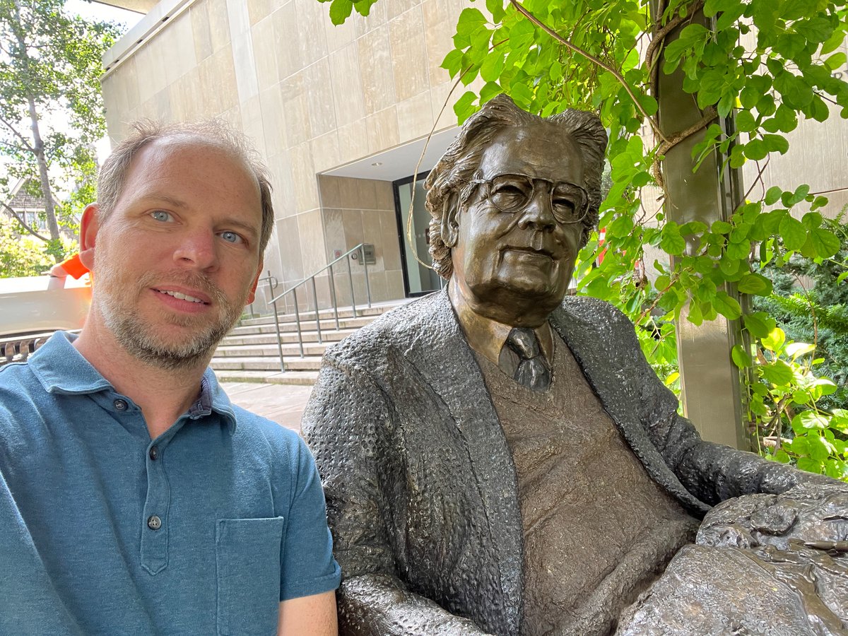 It is bittersweet to have to leave the fabulous @MiltonSymposium before it’s over but at least I got a chance to take my selfie (#norfie?) with Northrop Frye