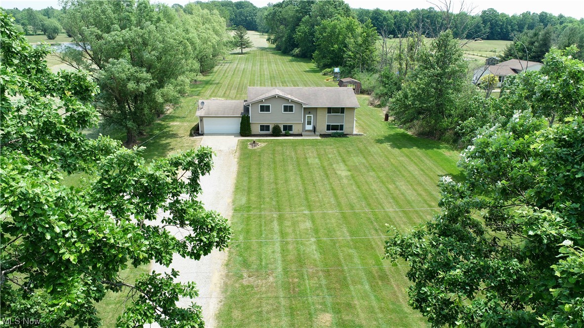 whitedestates's tweet photo. This 5 BD/ 3 BA in Litchfield MUST be seen. Call, text or direct message me for more info!  https://t.co/YSSNzJKrmR https://t.co/D1aFC6kYx0