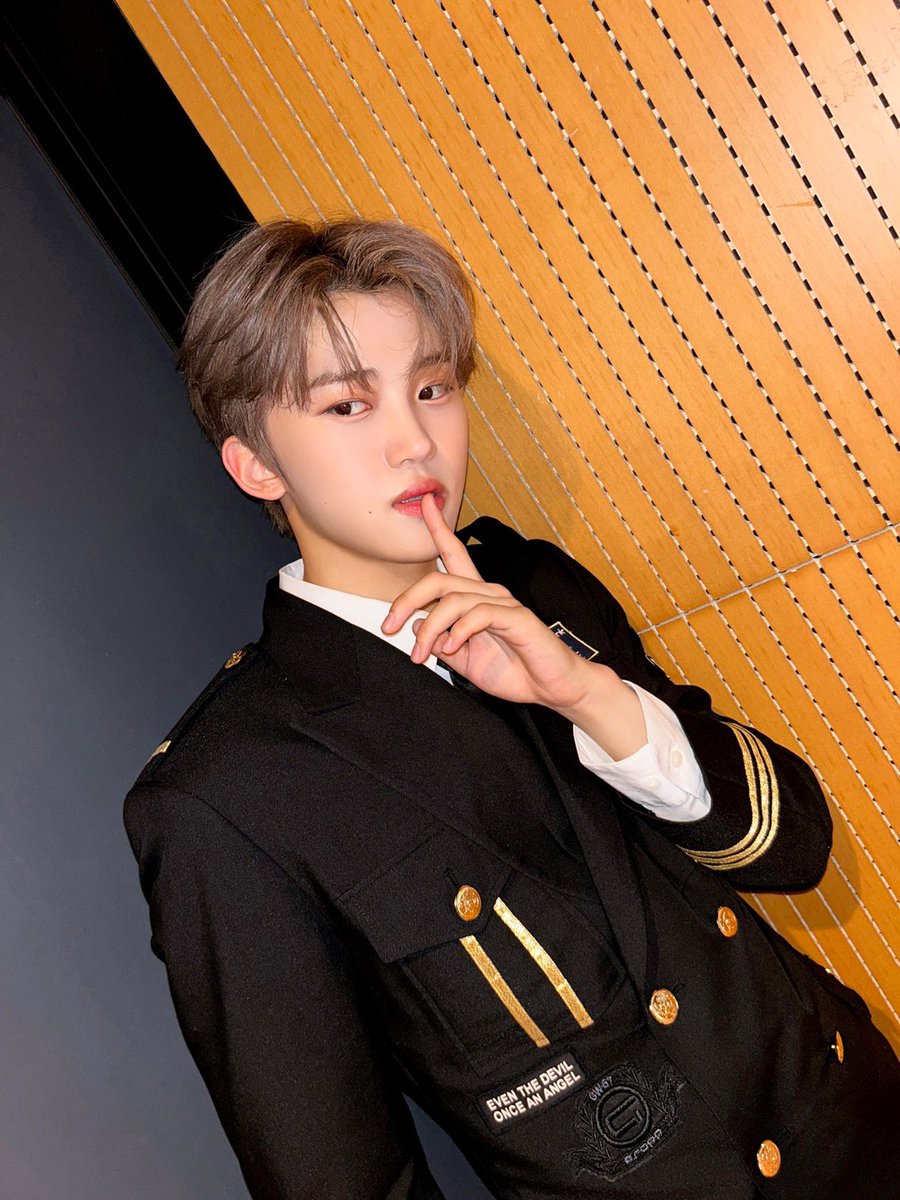 [#도현]
Today🖤🎱

Good night! 

#루네이트 #LUN8