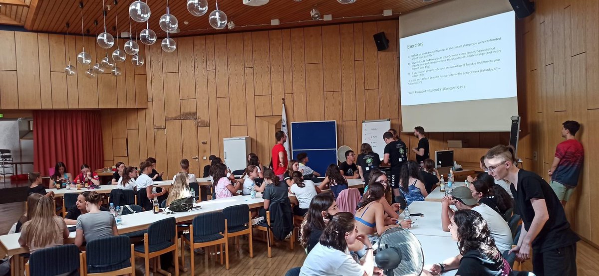 CHCalasparra's tweet photo. Jueves de piraguas y tabletas 💪😂 Por la mañana, hemos hecho piragüismo en el Leuter, una actividad divertida y refrescante ❤ 
Por la tarde seguimos trabajando en la página web 💪
Proyecto cofinanciado por el programa Erasmus+ de la Unión Europea 🇪🇺 https://t.co/iKoAH907W0