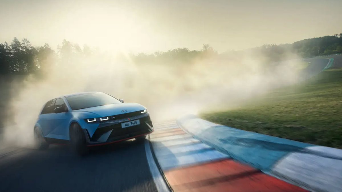 Jalopnik tweet media