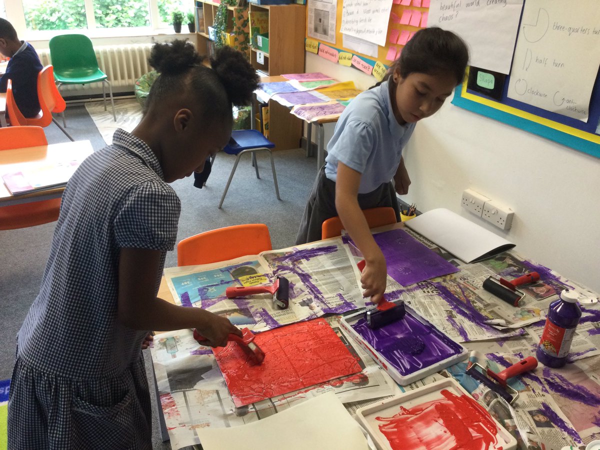 SaYear3's tweet photo. Kingfisher class are artists! Today we turned our classroom into an Art studio to do printing. First, we tranferred the designs from our sketchbooks onto polysterene tiles. We then used rollers and ink to print on paper and then onto felt. They look fantastic! https://t.co/x1I0sX4hdg