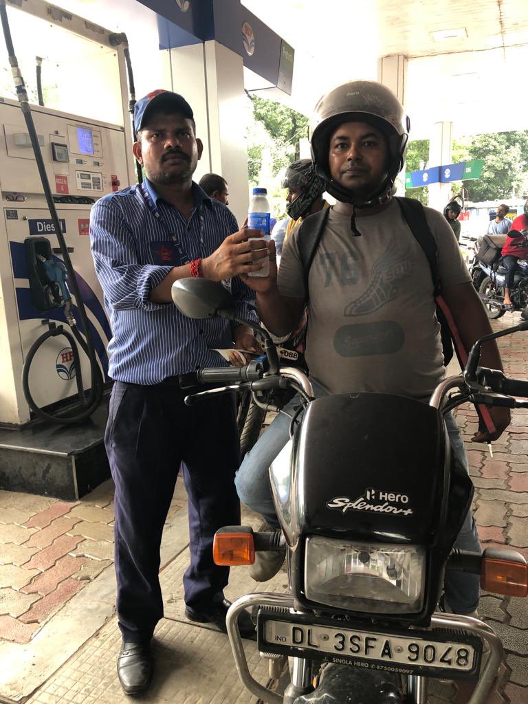 SSpanchshila's tweet photo. #HPFuelBonanza !⛽️
Get POWER worth INR 2000 or above and a bottle of HP’s own water bottle to beat the humidity this monsoon season!
Visit us: https://t.co/6GptHZ3Zdo
#goodfuelpromise #deliveringhappiness
@jindalhpc @Rg03Goel @Subhank97485516 @hardik_HPCL @hpcl_retail @HPCL https://t.co/9kM3yKrIbc