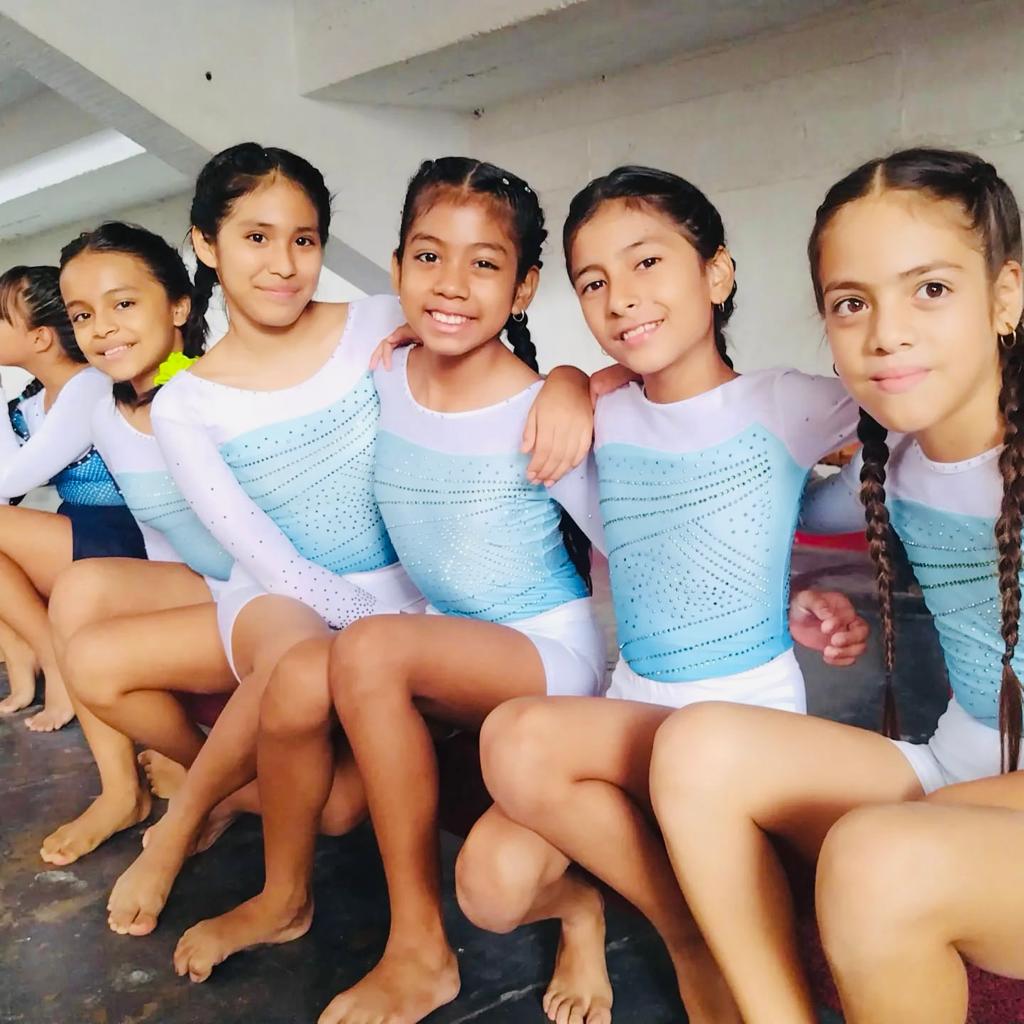 piuravirtual's tweet photo. 📷 Nuevos  valores de la #Gimnasia en #Piura a pesar de que el #IPD parece haberse olvidado de ese deporte. Felicitando especialmente al primer lugar de cada categoría Meredith Giron Ojeda del  y a  Dasha Arambulo Saldarriaga . Ver enlace: https://t.co/zFiEMAYVFp https://t.co/LMtiuCcnAq