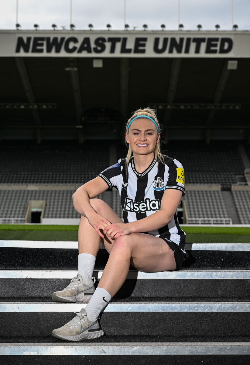 Tylerldodds's tweet photo. Over the moon to have signed a professional contract with @NUFCWomen ✍️ 

Can’t wait to get started and wear the colours I’ve always wanted to 🖤🤍

HOWAY THE LASSES 🎤 https://t.co/QyARRB14dp