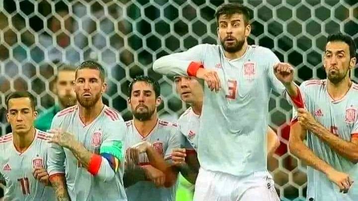 من الذاكرة : عندما جمع الاسطورة كرستيانو رونالدو نجوم برشلونة وريال مدريد في فريق واحد وجلدهم بهاتريك للتاريخ