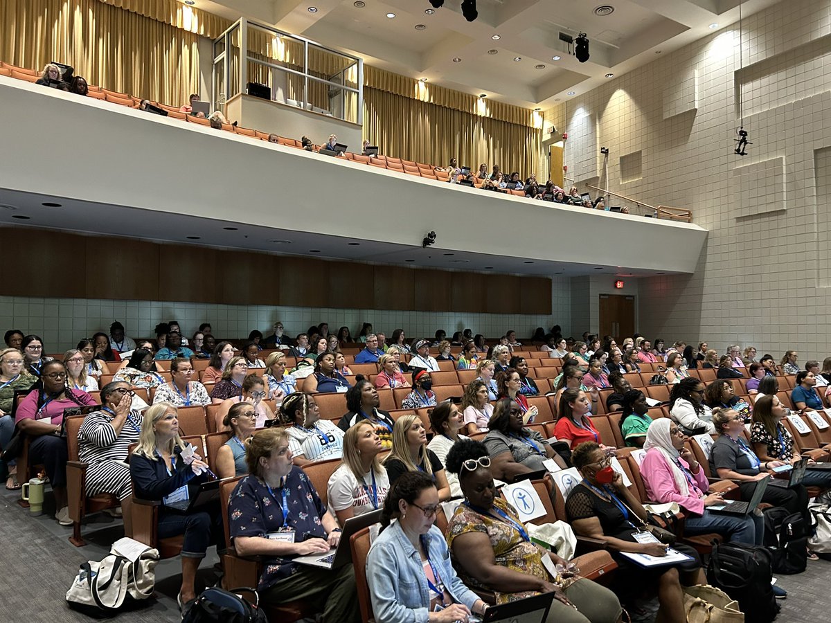 DCPSULTRA's tweet image. Happening now with the @DCPSInTech team ✨
@CecereInEdTech @RigbyinTech @KimLandtroop @k_predieri