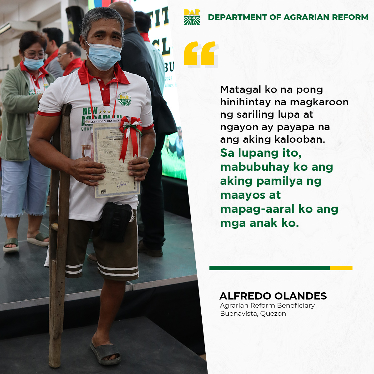 dargovph's tweet photo. [SPLIT News Alert] Napasakamay na ni Mang Alfredo ang kanyang titulo ng lupa mula sa DAR. Malaya na nilang magagawa ang mga plano sa lupang matagal na nilang sinasaka. Basahin: https://t.co/2fPFso4l5v #LandTenureSecurity #SPLITProject #AgrarianReformPH https://t.co/5h6IjUmlBW