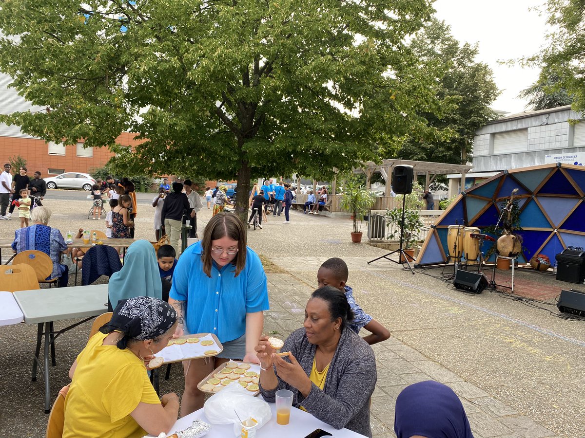 FlorianBercault's tweet photo. C’est l’été à St Nicolas dans une ambiance conviviale et familiale ! ☀️🎼
Au programme: concert, jeux, barbecue, animations numériques. 
Bravo aux équipes de la Maison de quartier pour l’organisation. 
#etefantastique https://t.co/hGnWY2cwV7