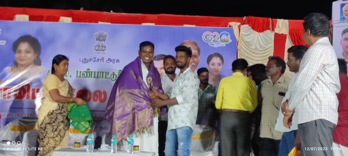 AKSaiJSaravanan's tweet photo. புதுச்சேரி அரசு கலைப் பண்பாட்டு துறை சார்பாக, கிராமிய கலை விழா பொரையூர் கிராமத்தில் நடத்தப்பட்டது, அதில் சிறப்பு விருந்தினராக கலந்து கொண்டு கிராமிய கலையை பற்றி பொது மக்களுக்கு எடுத்துரைத்து, நிகழ்ச்சியை கண்டு களித்த போது.@BJP4Puducherry @blsanthosh @JPNadda @BlrNirmal https://t.co/WHf8uEIkCC