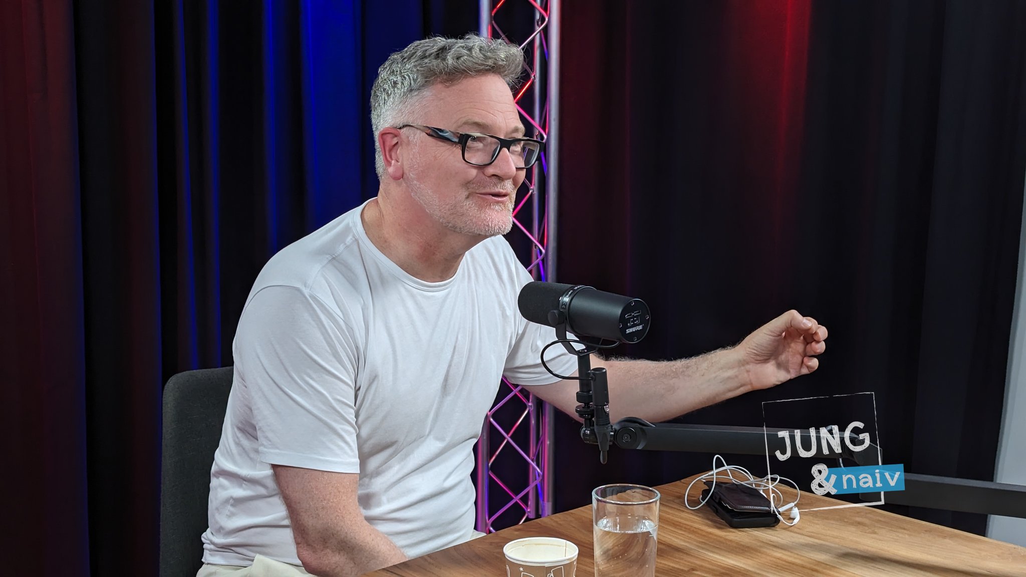 Alex Theiler on Twitter "BehindTheScenes of JungNaiv Live TiloJung interviewt den