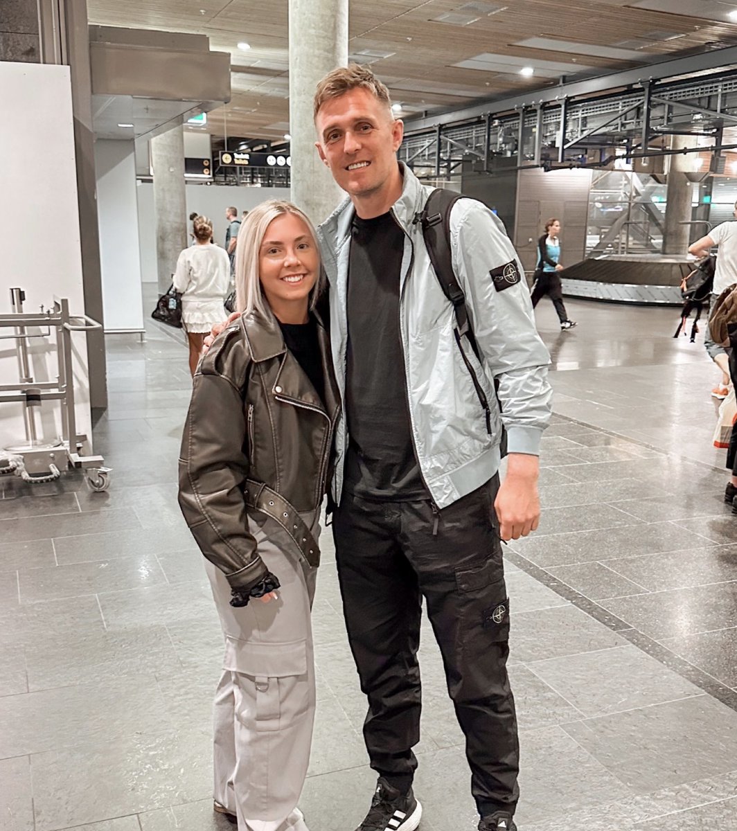 Darren Fletcher.

Understated and underrated during his playing career, making up for lost time with a double #badgein.

Flying to Norway to cause mayhem amongst the Leeds fans. Unconfirmed reports he got nicked by Norwegian police, carnage.

A fantastic pose results in a 9.8/10.