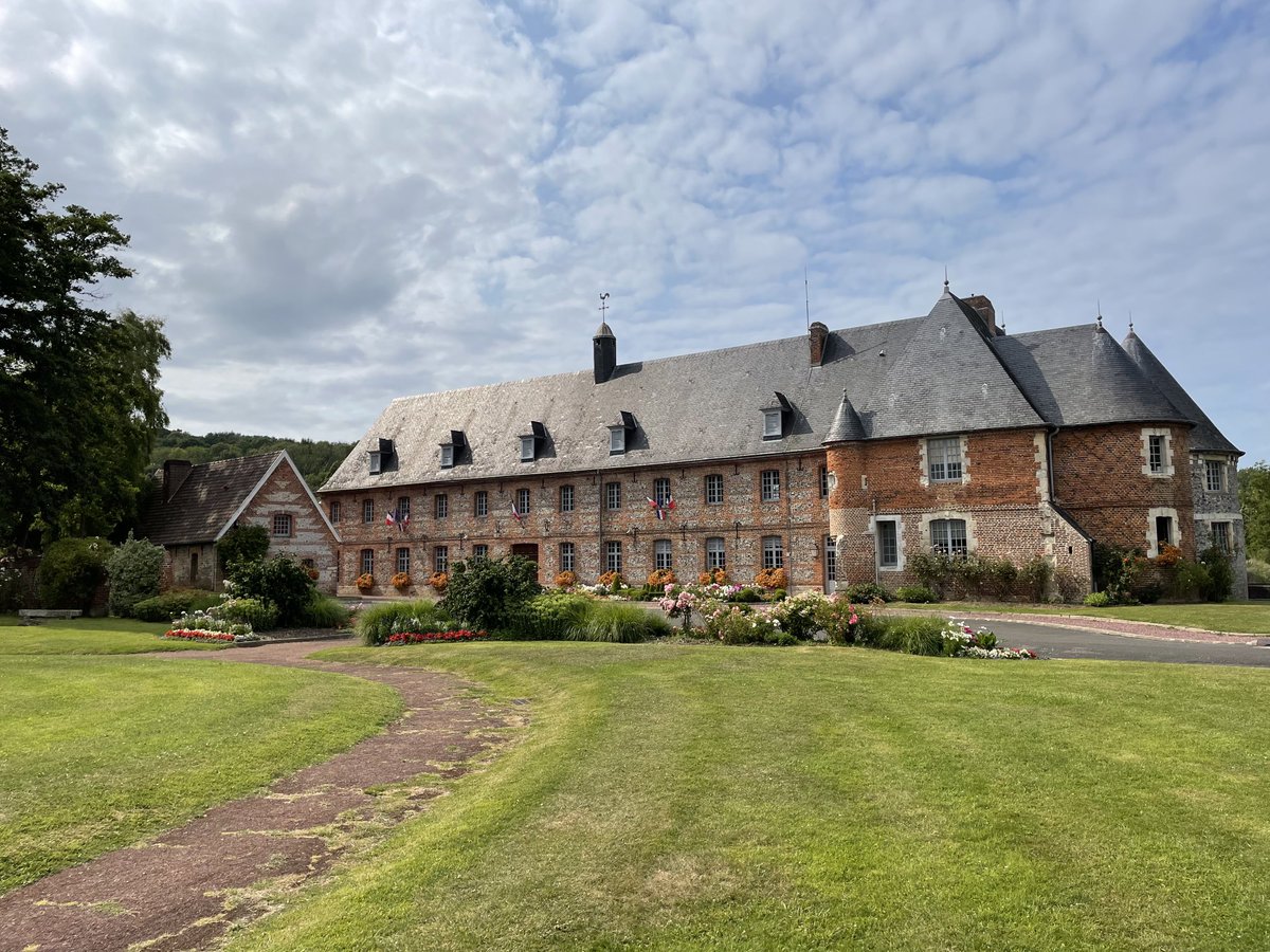 Zwitscherkasten's tweet photo. Schloß in #Criel-sur-Mer #Normandie #Frankreich https://t.co/80JQUKq23P