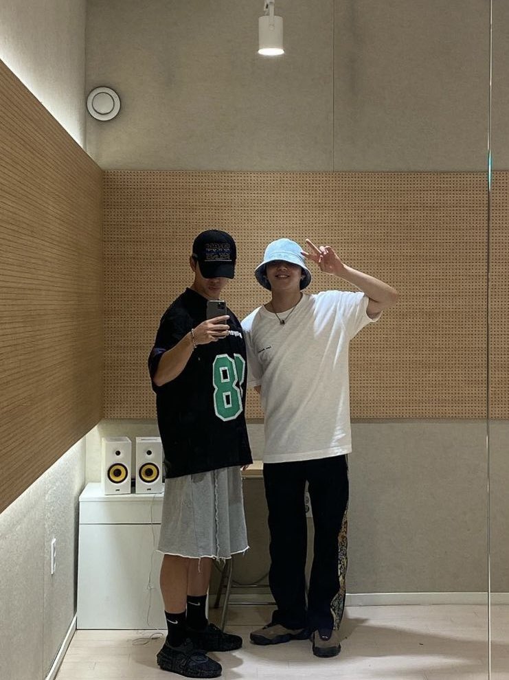 DaeDae628's tweet photo. ๋ํ์ ์์ด์! ๐๐ซถโบ๏ธ #DaeUp @official_JDH93 @jongup_official https://t.co/ATqOoNDaai