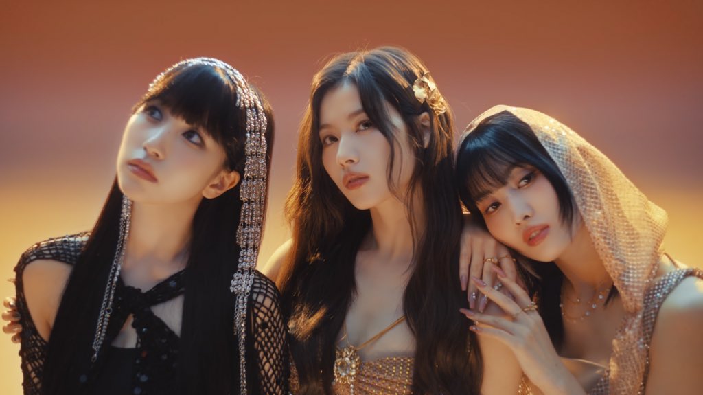 chuuseungkwan's tweet image. the kpop trios are hitting different this year omg
