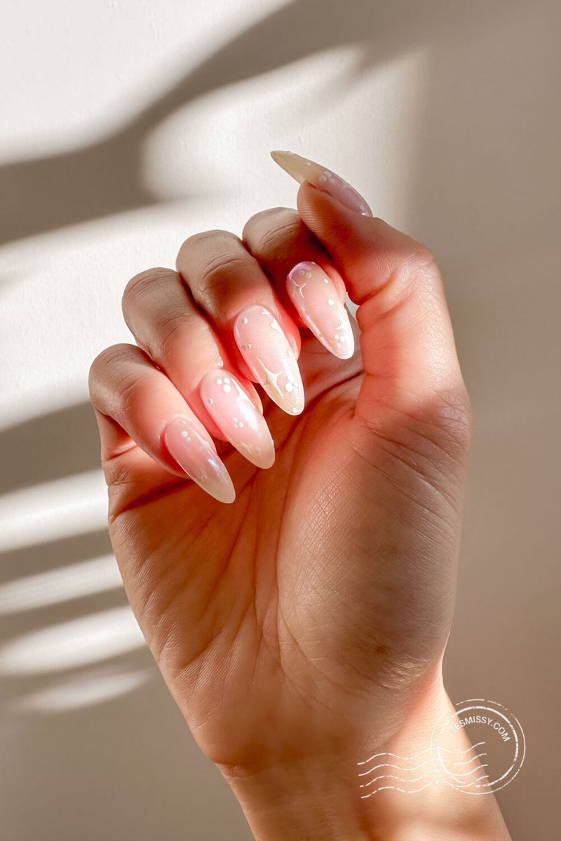Whether you’re looking for a classic or trendy look, this post has got you covered. Get inspired by these summer nail designs! buff.ly/3NC5g8S #nailinspo #nailideas #gelnails #nailart