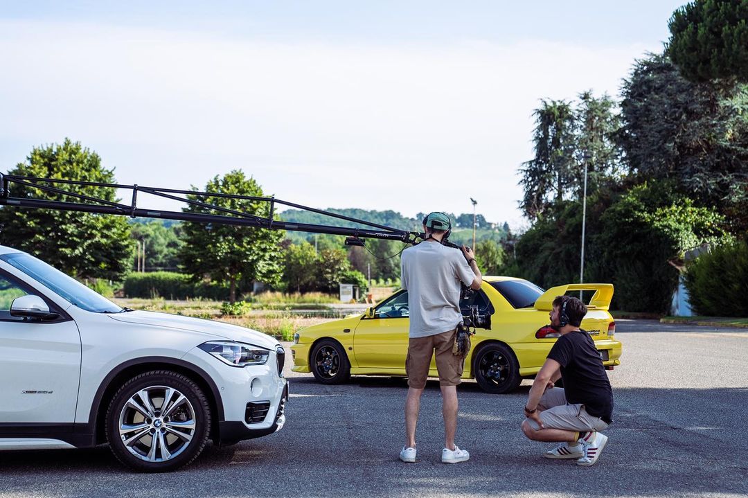 Teamwork macht es möglich! 💪 Testtag des #Tilta Hydra Arm Minikransystems. Und die drahtlosen Intercom-Headsets von <a href="/Hollyland_Tech/">Hollyland</a> #SolidcomC1 ermöglichen dem Team eine großartige Zusammenarbeit wo der schuss. 

📸BETA Crane