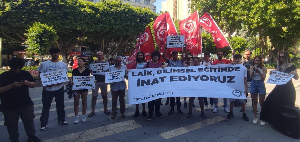 Türkiye'nin her yerinden sesleniyoruz!

Kız çocuklarının kamusal eğitimden koparılmasına müsade etmeyeceğiz. Laik ve bilimsel eğitimden vazgeçmiyoruz!

📍Adana