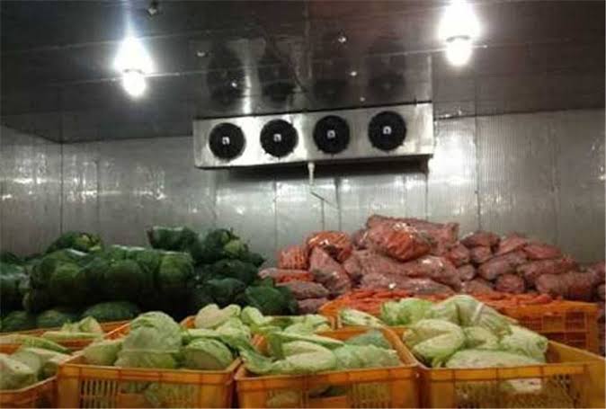 yozenbalki's tweet photo. காரணம் இல்லாமல் வேலை வாசிகள் ஏறுவது ஏன்?
அது #Cold_Storage என்னும் காய்கறிகள் உணவு பொருட்களை குளிர்வித்து பதுக்கும் 7,000 த்து சொச்ச ராட்சச குடோன்கள் தாம்!
விஞ்ஞான வளர்ச்சியை எப்போதுமே கார்ப்பரேட் கொள்ளைகளுக்கு ஆதரவாக விஞ்ஞானிகள் மாற்றித் தருவார்கள்!
@gdelango
@thirumaofficial https://t.co/Hf5chB3qLY