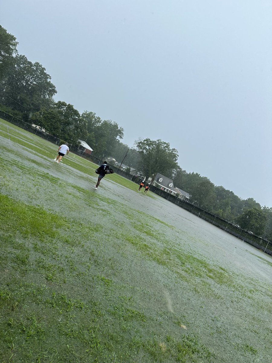 coachbeam1's tweet photo. Rainy day OTA, we got better today! @HaleCoFootball https://t.co/2HSJ5AiWJC