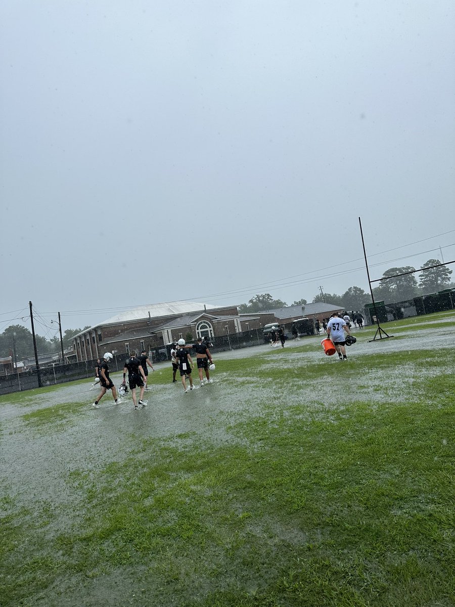 coachbeam1's tweet photo. Rainy day OTA, we got better today! @HaleCoFootball https://t.co/2HSJ5AiWJC
