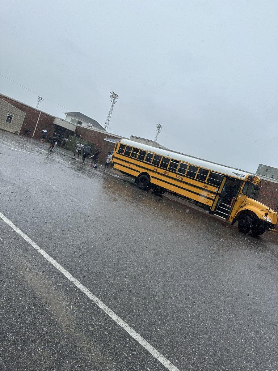 coachbeam1's tweet photo. Rainy day OTA, we got better today! @HaleCoFootball https://t.co/2HSJ5AiWJC