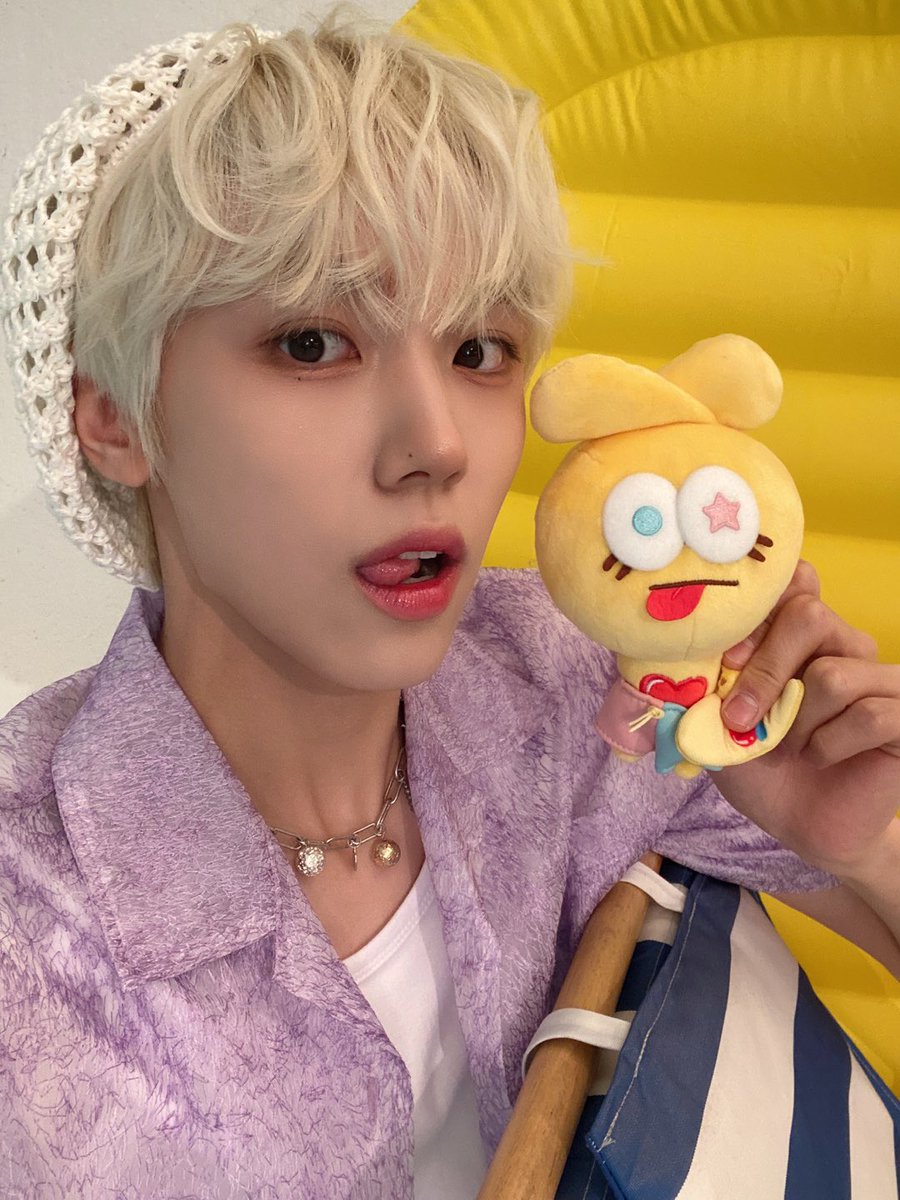 CRAVITY_twt's tweet photo. 탄토미 토미야 뭐 하고 놀았니🫢😊
#성민 #SUMMER_CCREW https://t.co/WzhyOk34cv