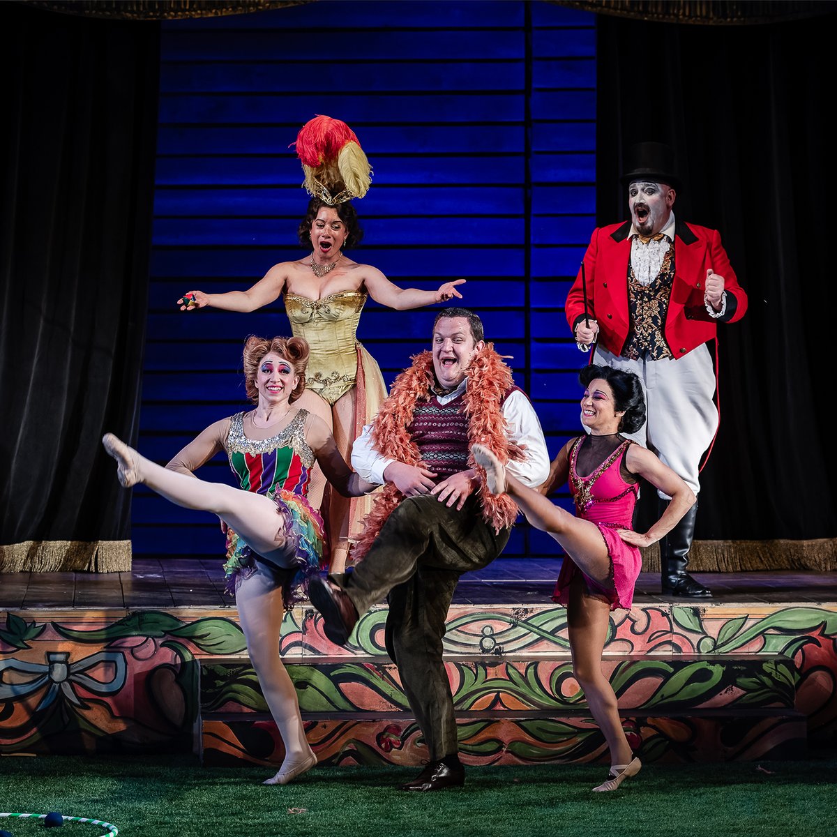 GarsingtonOpera's tweet photo. We're all limbered up and ready to highkick our way into tonight's performance of #GOBride with the @philharmonia  💃🕺

📷 Julian Guidera https://t.co/ELAqvuKFCB