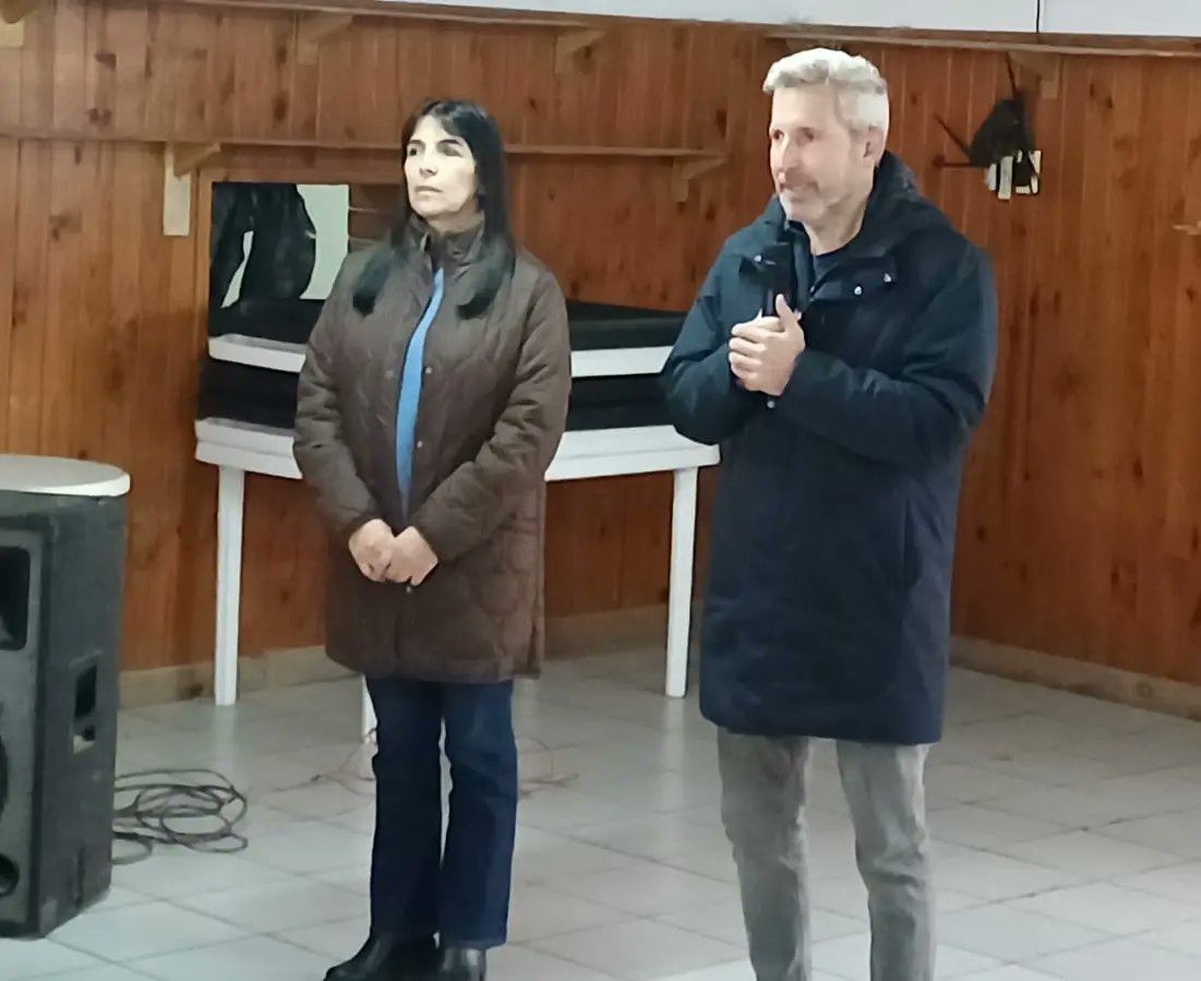 fabianrogelER's tweet photo. Hoy, jueves por la mañana, acompañamos a quien será el gobernador de la provincia, Rogelio Frigerio, en la localidad de Feliciano. 

https://t.co/itb9EIpHJb https://t.co/q7DNp8TVvw
