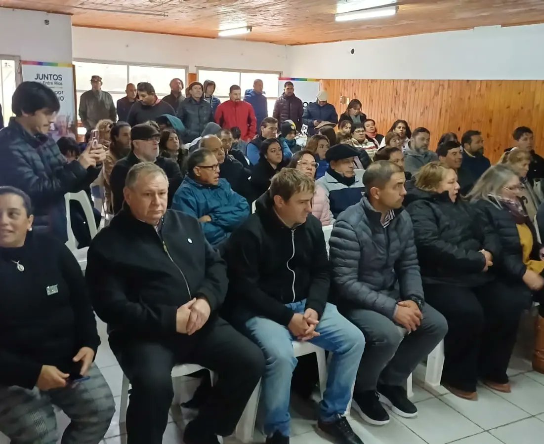 fabianrogelER's tweet photo. Hoy, jueves por la mañana, acompañamos a quien será el gobernador de la provincia, Rogelio Frigerio, en la localidad de Feliciano. 

https://t.co/itb9EIpHJb https://t.co/q7DNp8TVvw